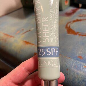 Clinique City Block Sheer Oil-Free Daily Face Protector Broad Spectrum SPF 25